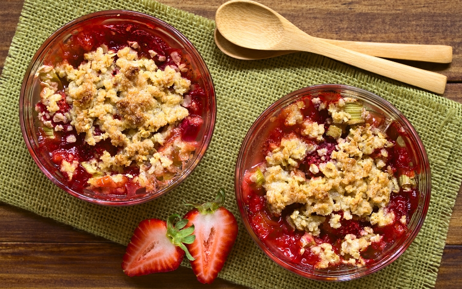 Strawberry Rhubarb Crumble