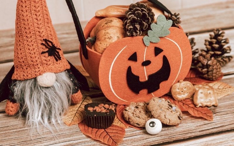 18 Halloween Boo Baskets for Women That’ll MakeThem Never Stop Talking About