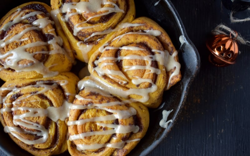 Vegan Pumpkin Cinnamon Rolls