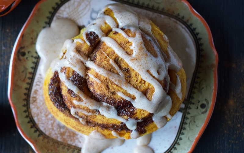 Vegan Pumpkin Cinnamon Rolls